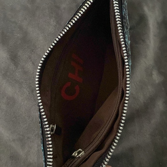 Vintage Chi faux blue and black snakeskin clutch - Picture 3 of 4